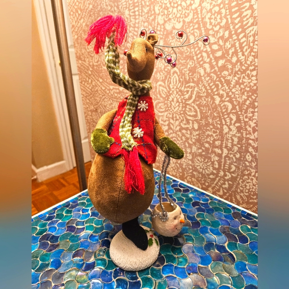 3 for $10 CHRISTMAS SKATING Table Top KANGAROO DECOR. EUC